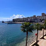 Blue Lagoon Sea View 公寓