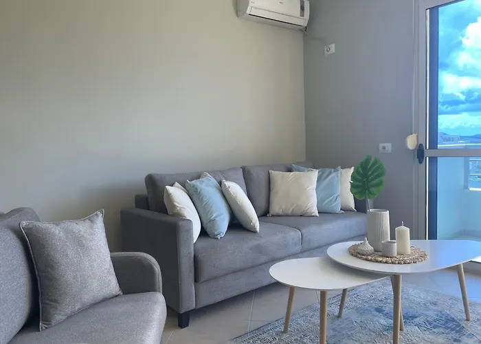 Blue Lagoon Sea View דירה